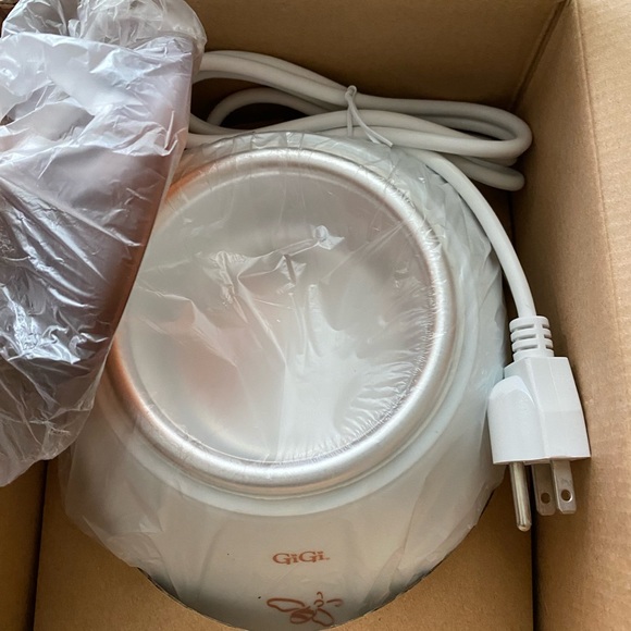 New/Never Used - GiGi WAX Warmer - Picture 3 of 4
